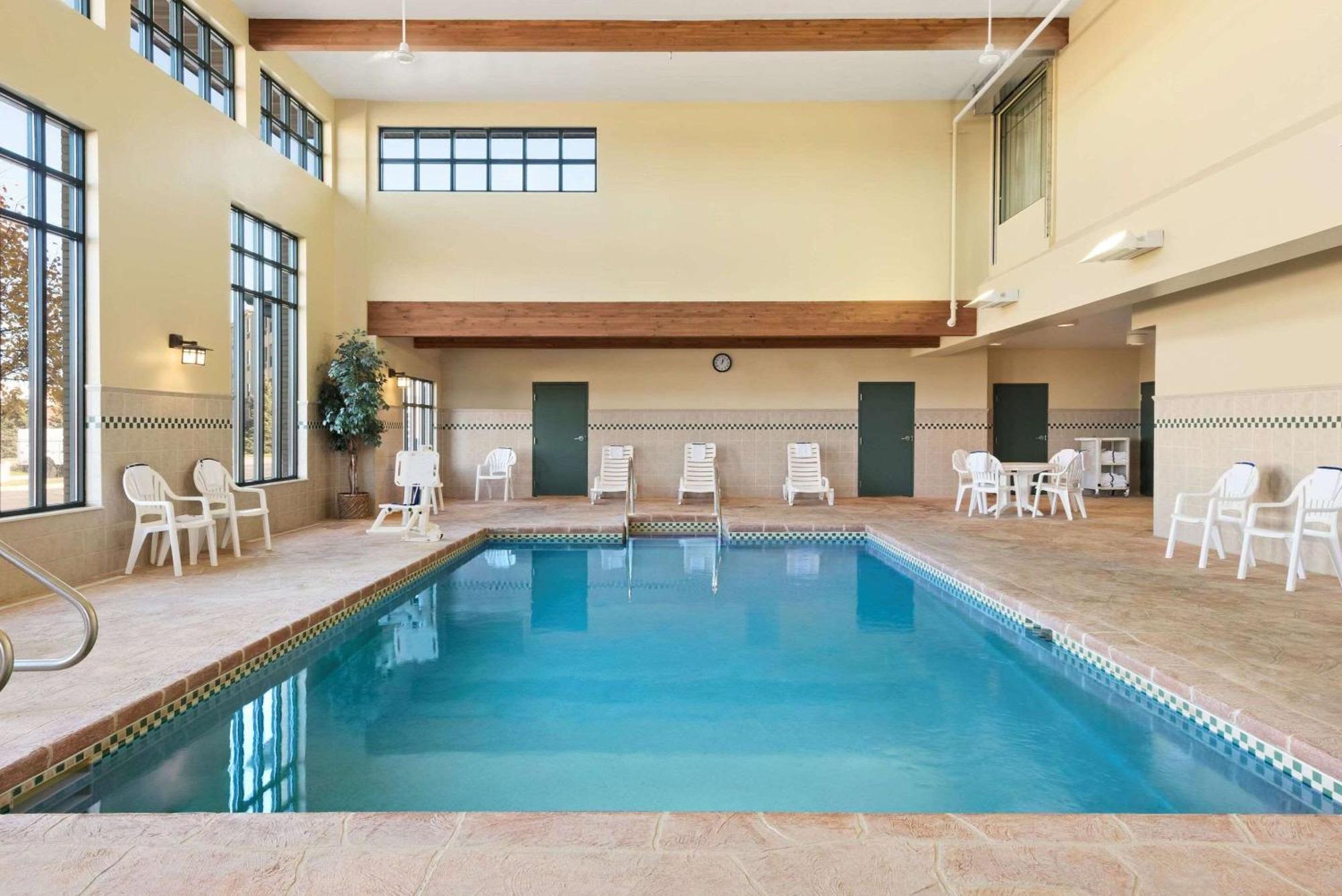 Country Inn & Suites By Radisson, Madison West, Wi Мидълтън Екстериор снимка